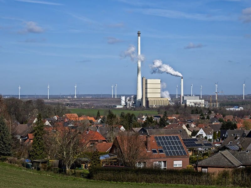 Buschhaus power plant and surrounding houses