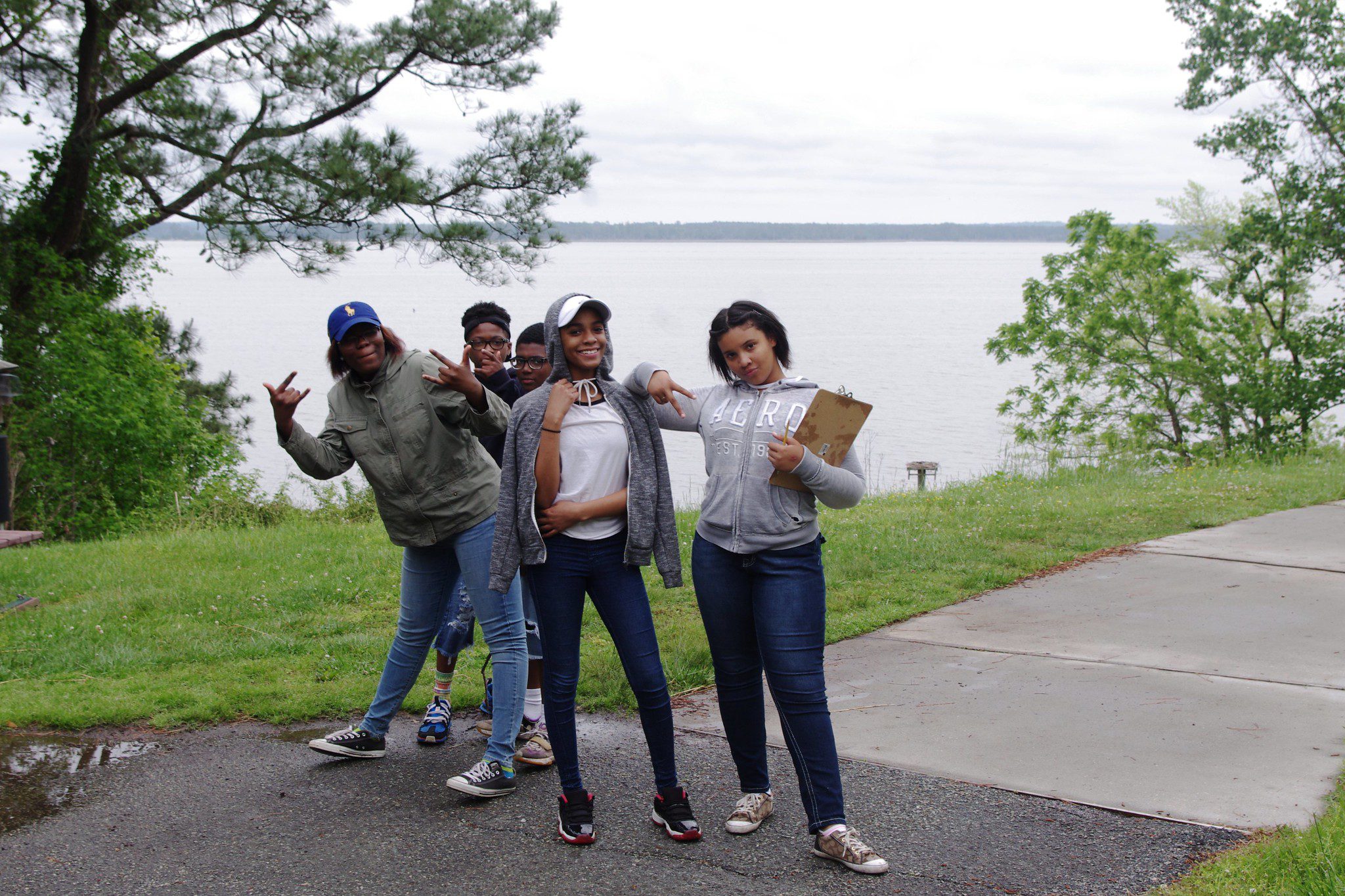 Students on a Chesapeake Bay area field trip.